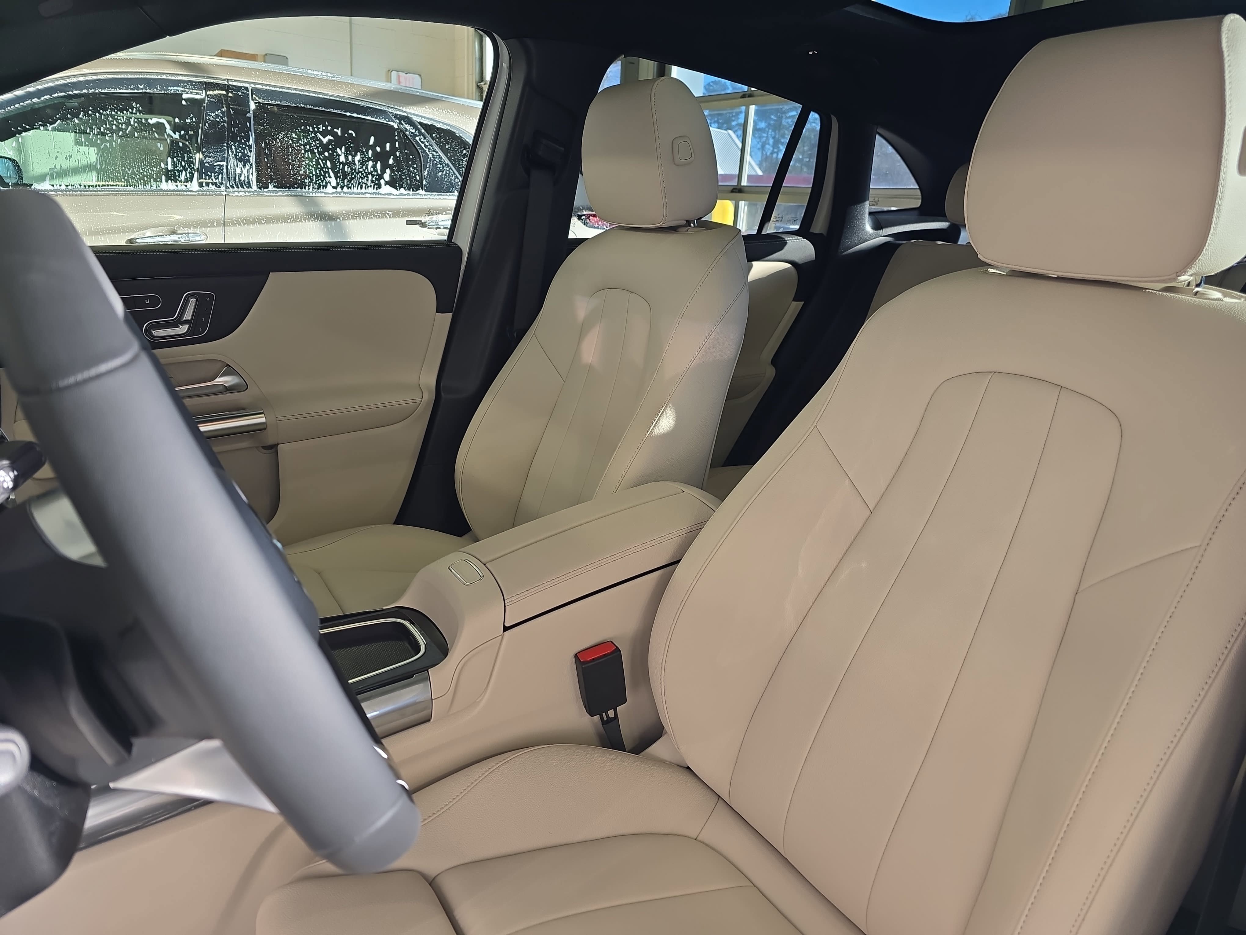 New 2026 Polar White Mercedes-Benz GLA250 image 16