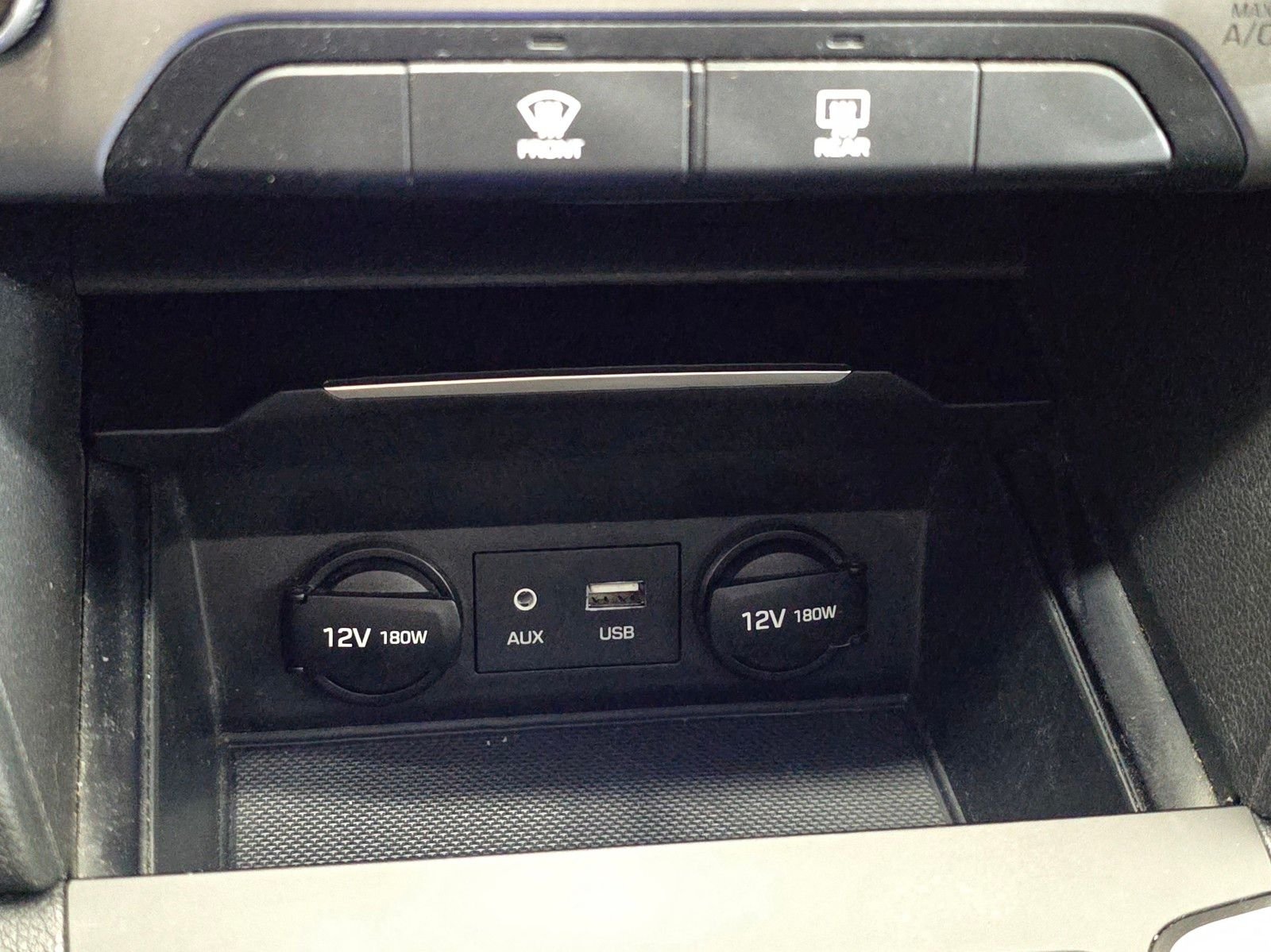 Used 2018 Quartz White Pearl Hyundai SE image 27