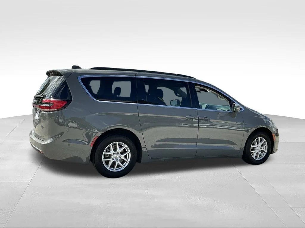 Used 2022 White Chrysler Touring L image 9