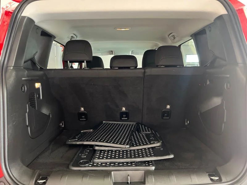 Used 2023 Red Jeep Latitude image 8