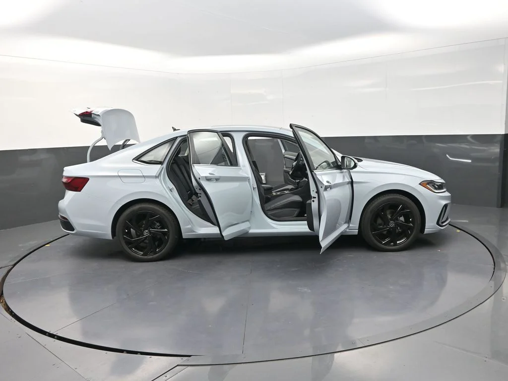 2026 Volkswagen Jetta SE - Photo 35