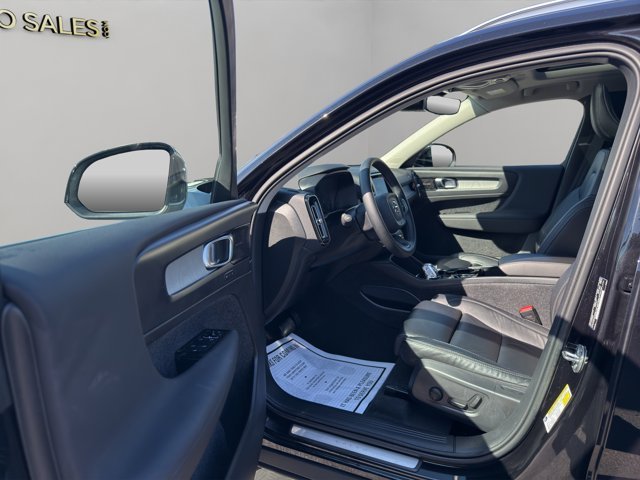 Used 2022 Black Volvo Inscription image 24
