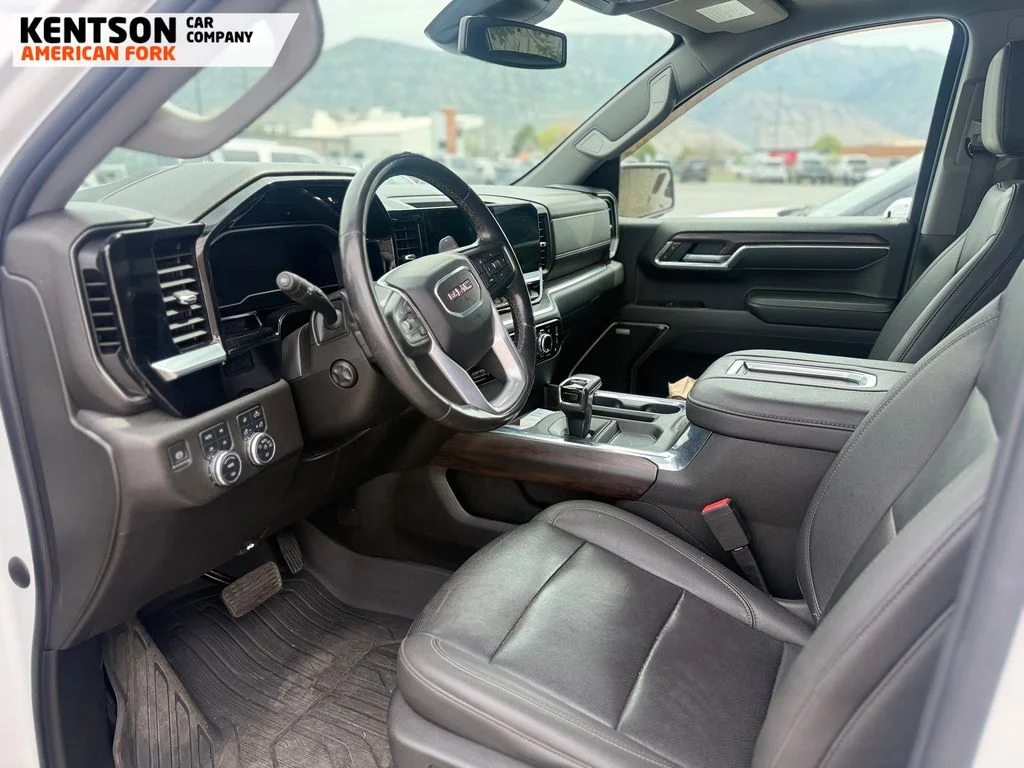 Used 2022 White GMC SLT image 4