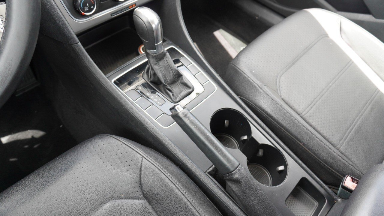 Used 2014 White Volkswagen S image 19