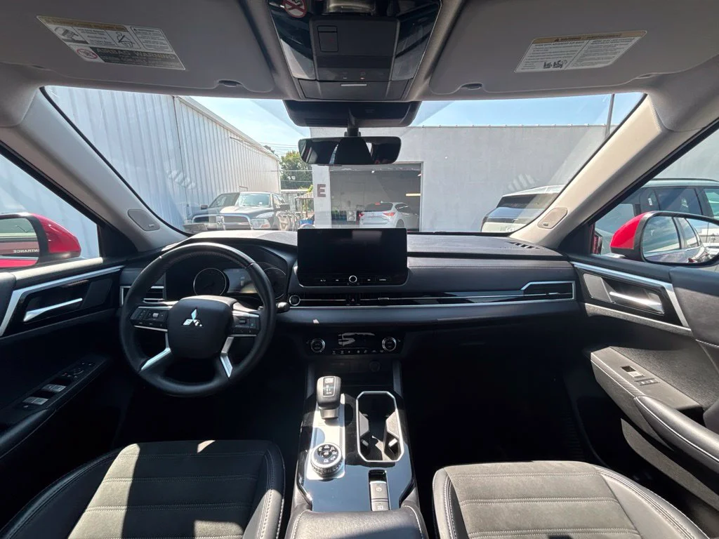 Used 2025 Red Mitsubishi SE image 19