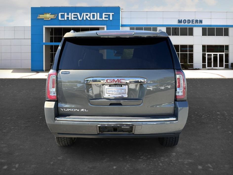 Used 2018 Mineral Metallic GMC Denali image 4