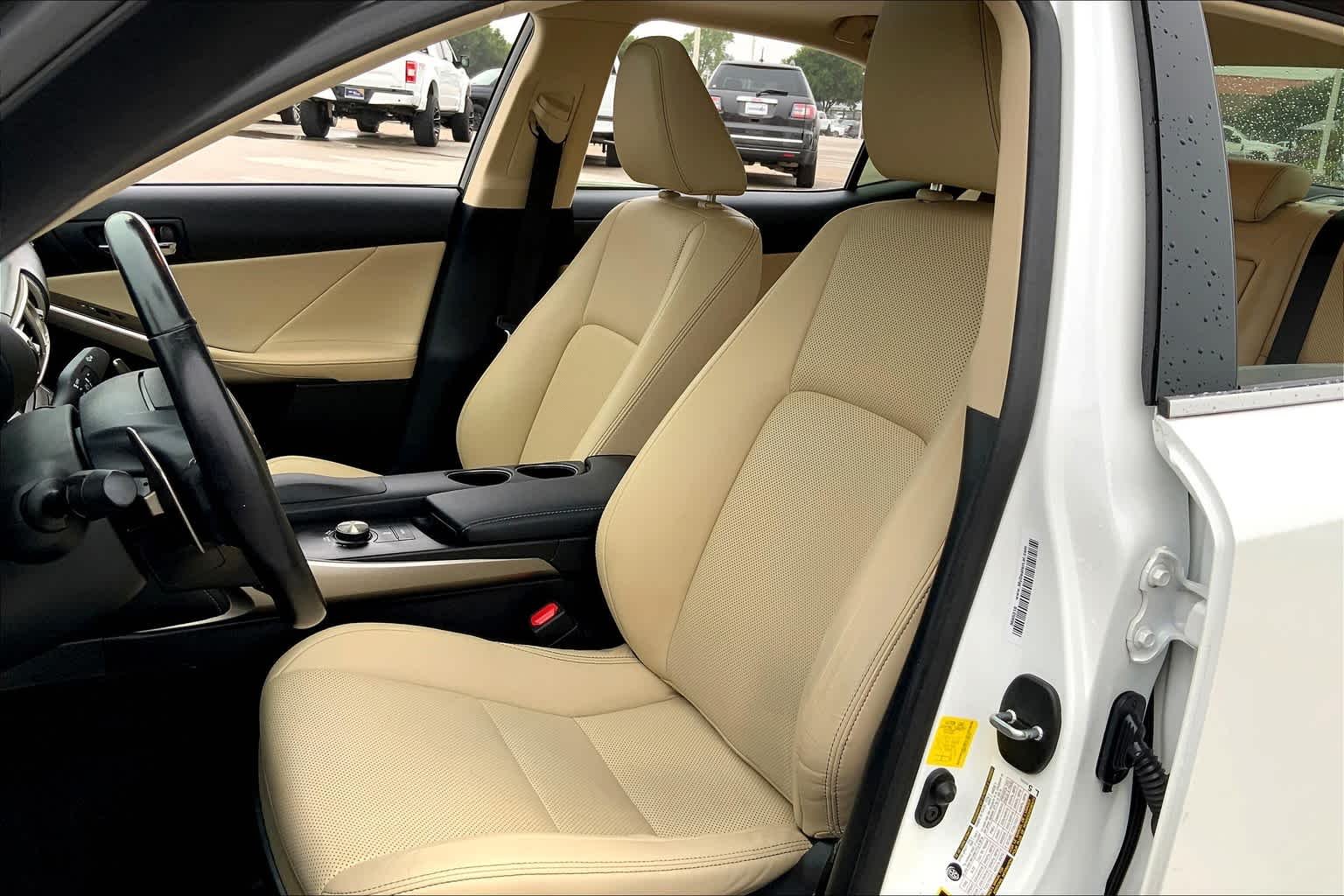 Used 2015 Starfire Pearl Lexus  image 8