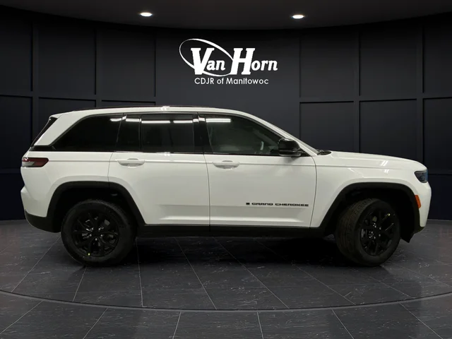 New 2026 Bright White Clear-Coat Exterior Paint Jeep Altitude image 2