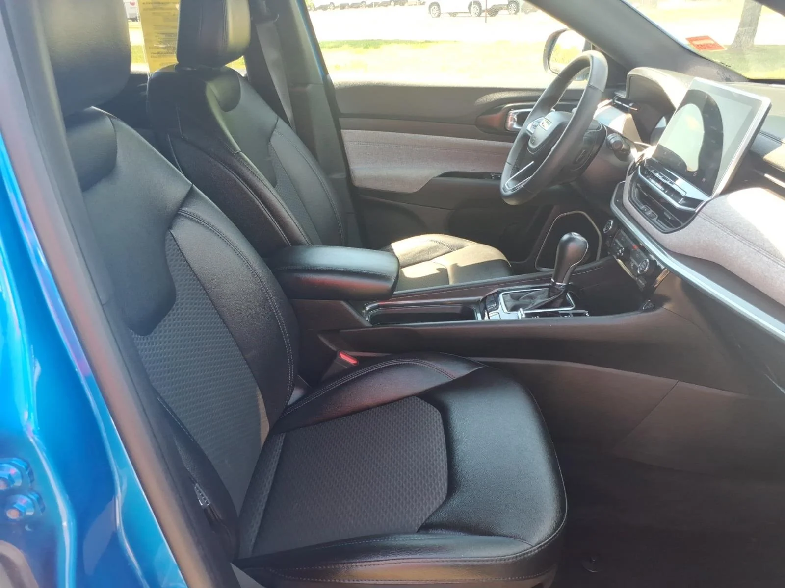 Used 2024 Blue Pearl Jeep Latitude image 16