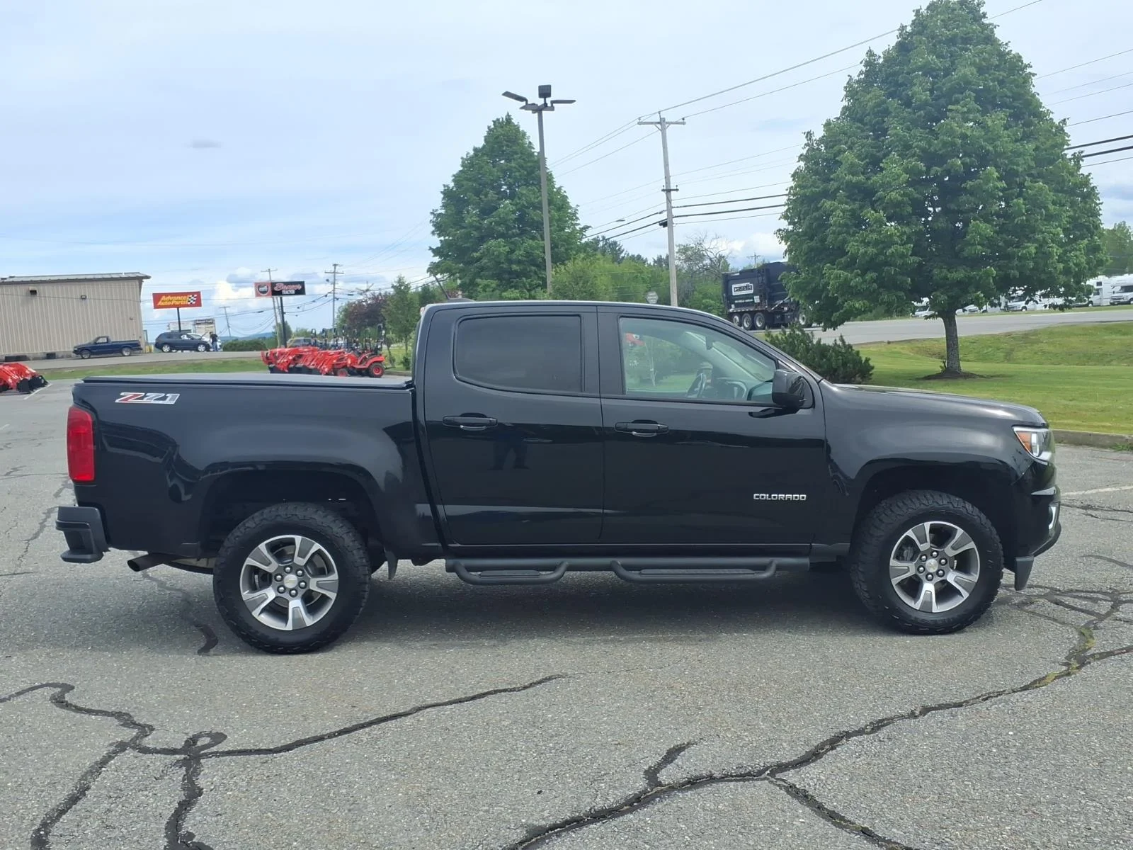 Used 2019 Black Chevrolet Z71 image 4