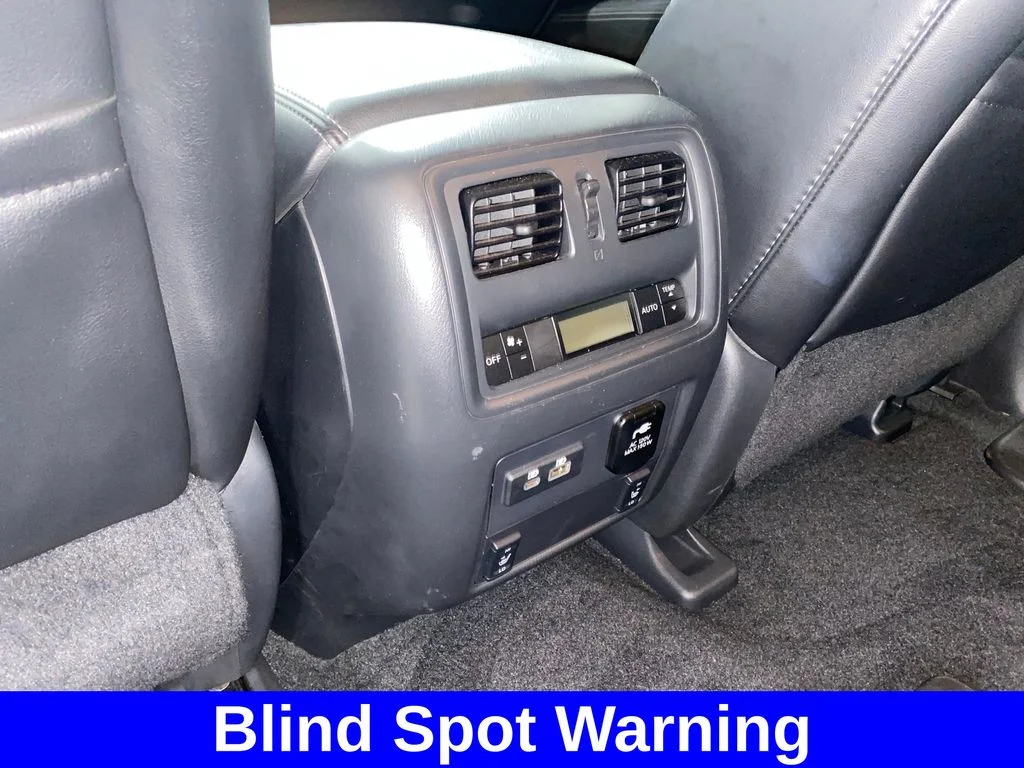 Used 2019 Green Nissan SL image 12