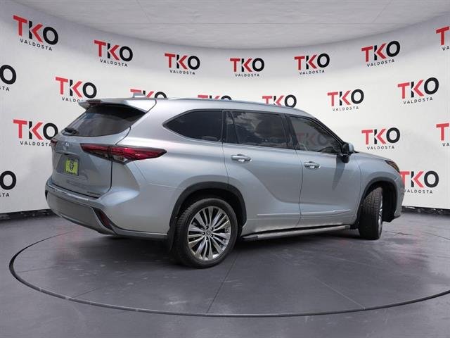 Used 2023  Toyota Platinum image 4