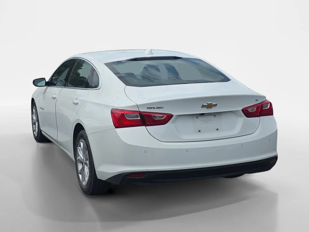 Used 2025 Summit White Chevrolet LT image 6