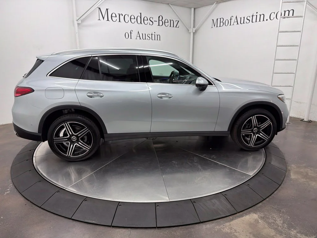 New 2027 Silver Mercedes-Benz GLC 300 image 8