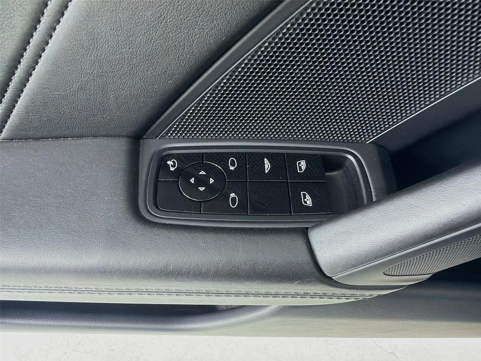Used 2021  PORSCHE  image 11