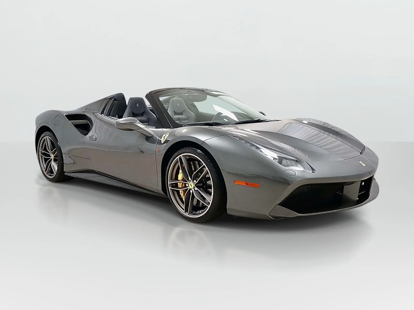 Used 2018 Grigio Silverstone Metallic Ferrari Convertible image 7