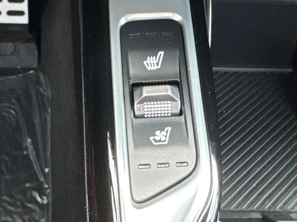 2025 Kia Sorento SX - Photo 31