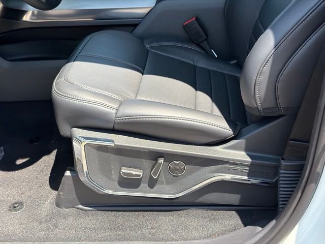New 2026 Star White Metallic Tri-Coat Ford Platinum® image 15