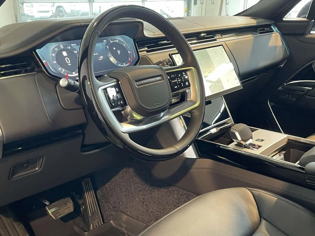 New 2026 Santorini Black Land Rover SE image 13