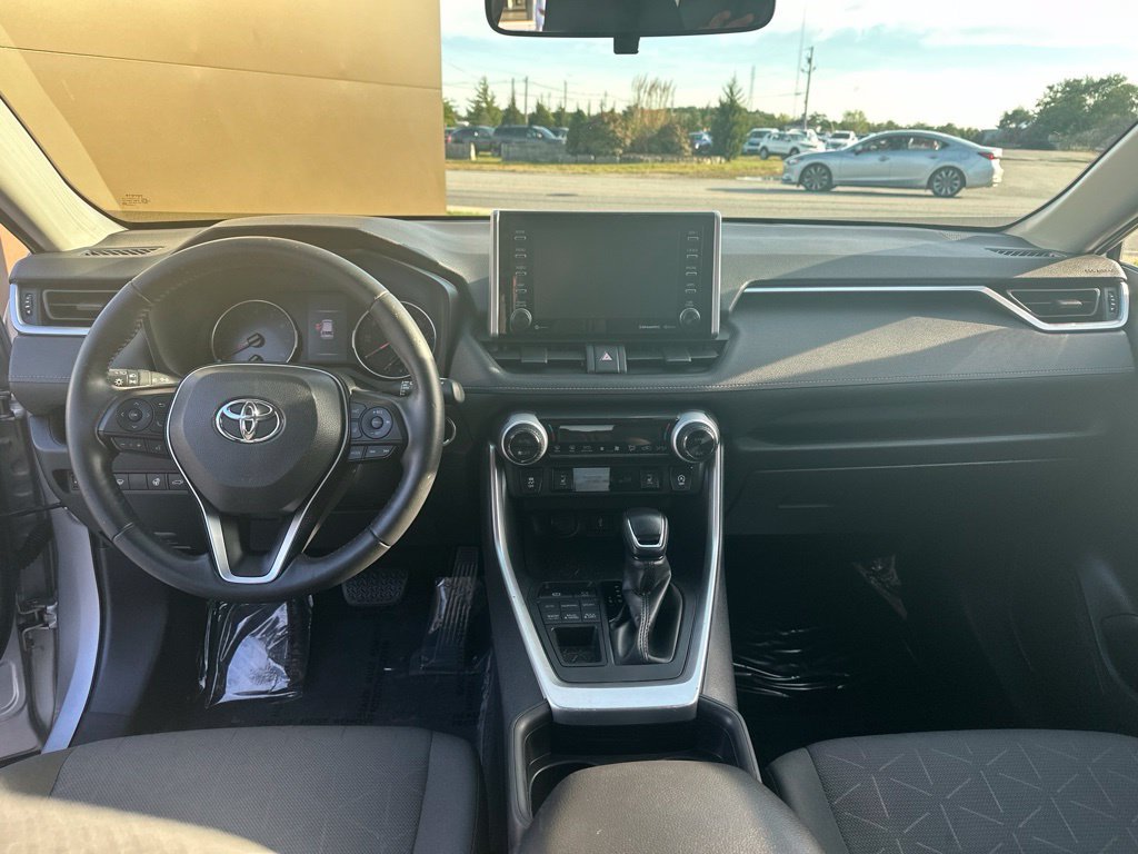 2020 Toyota RAV4 XLE - Photo 13