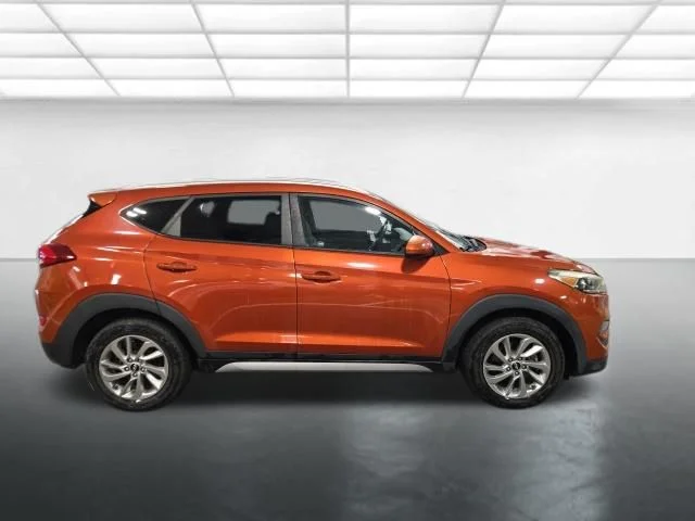 Used 2017 Red Hyundai SE image 3