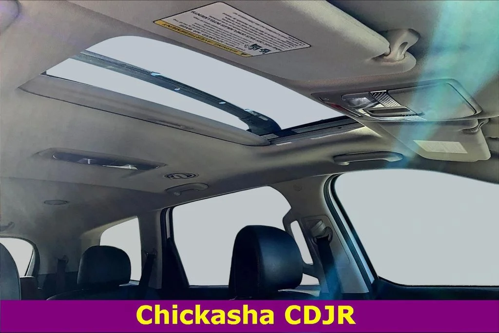Used 2025 White Kia S image 27