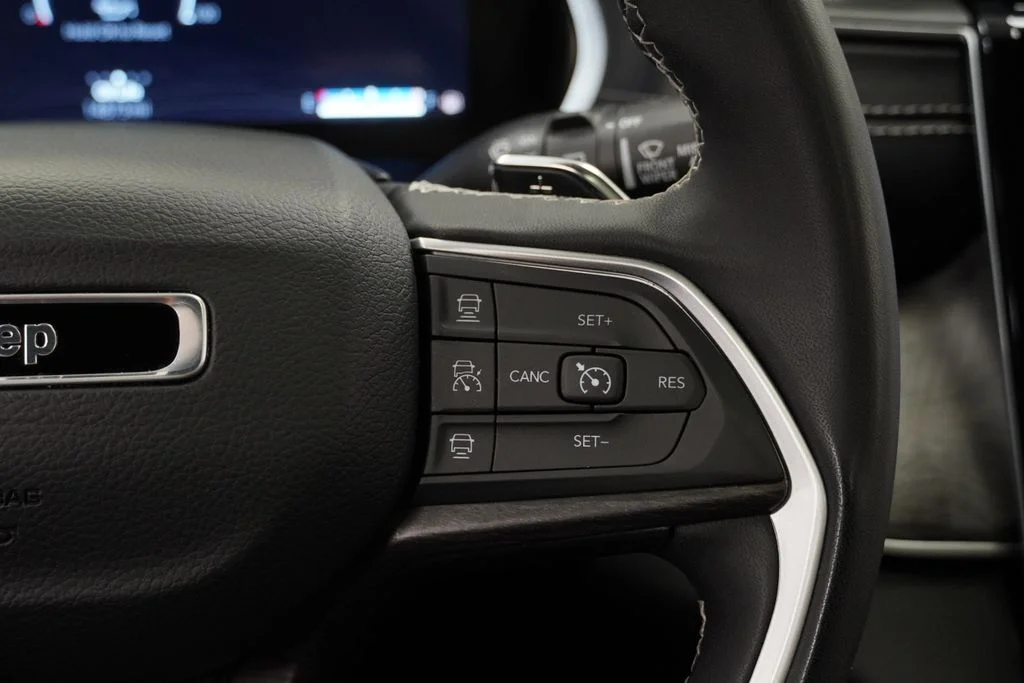 Used 2025 White Jeep Limited image 42
