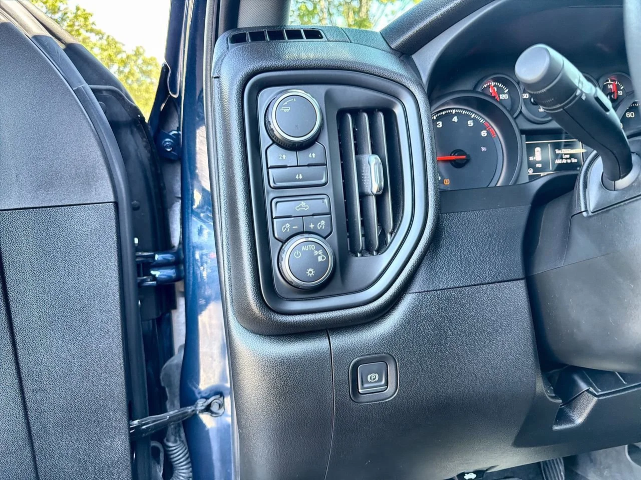 Used 2022 Northsky Blue Metallic Chevrolet Custom image 15