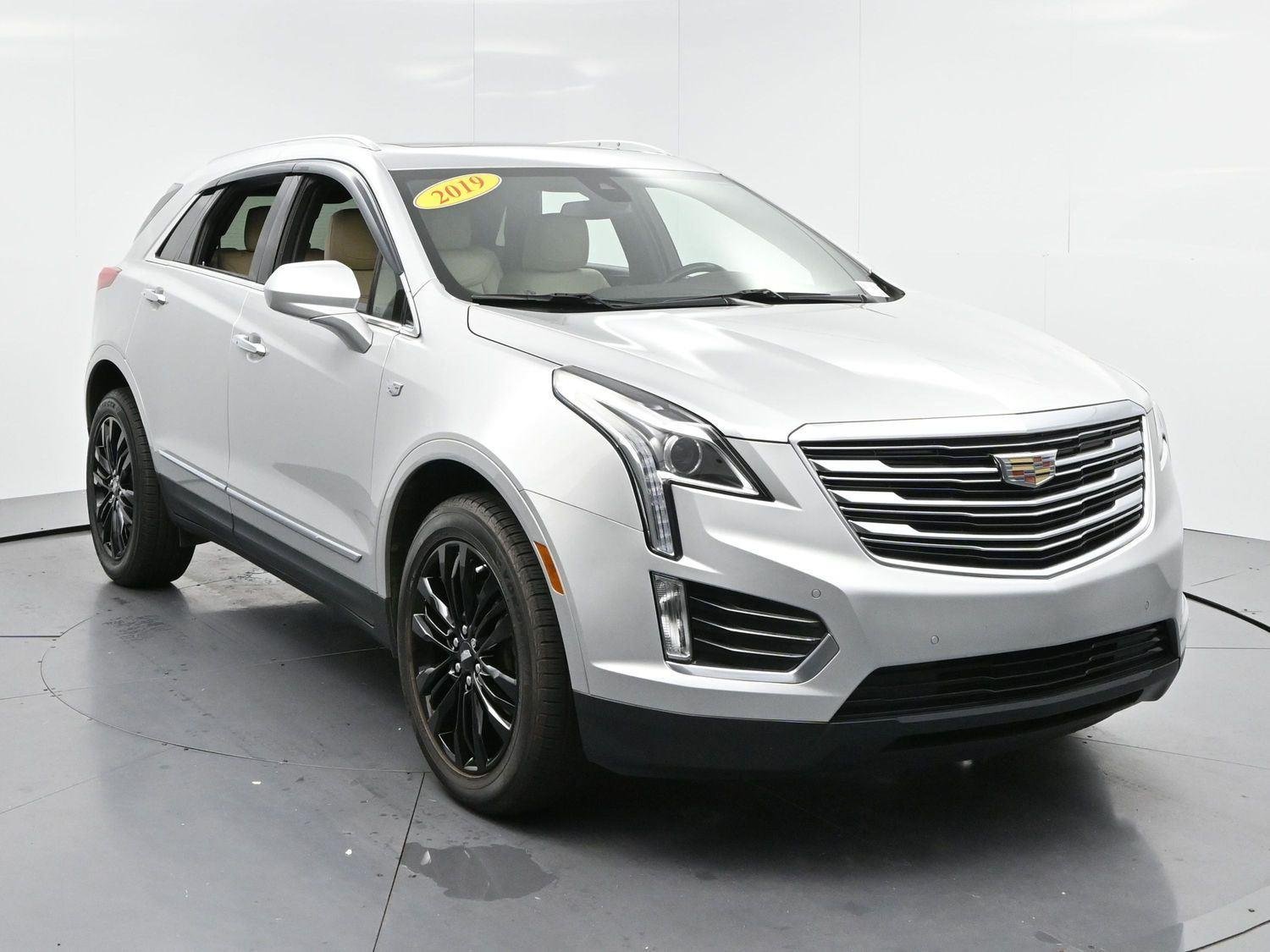Used 2019 RADIANT SILVER METALLIC Cadillac Luxury FWD image 2