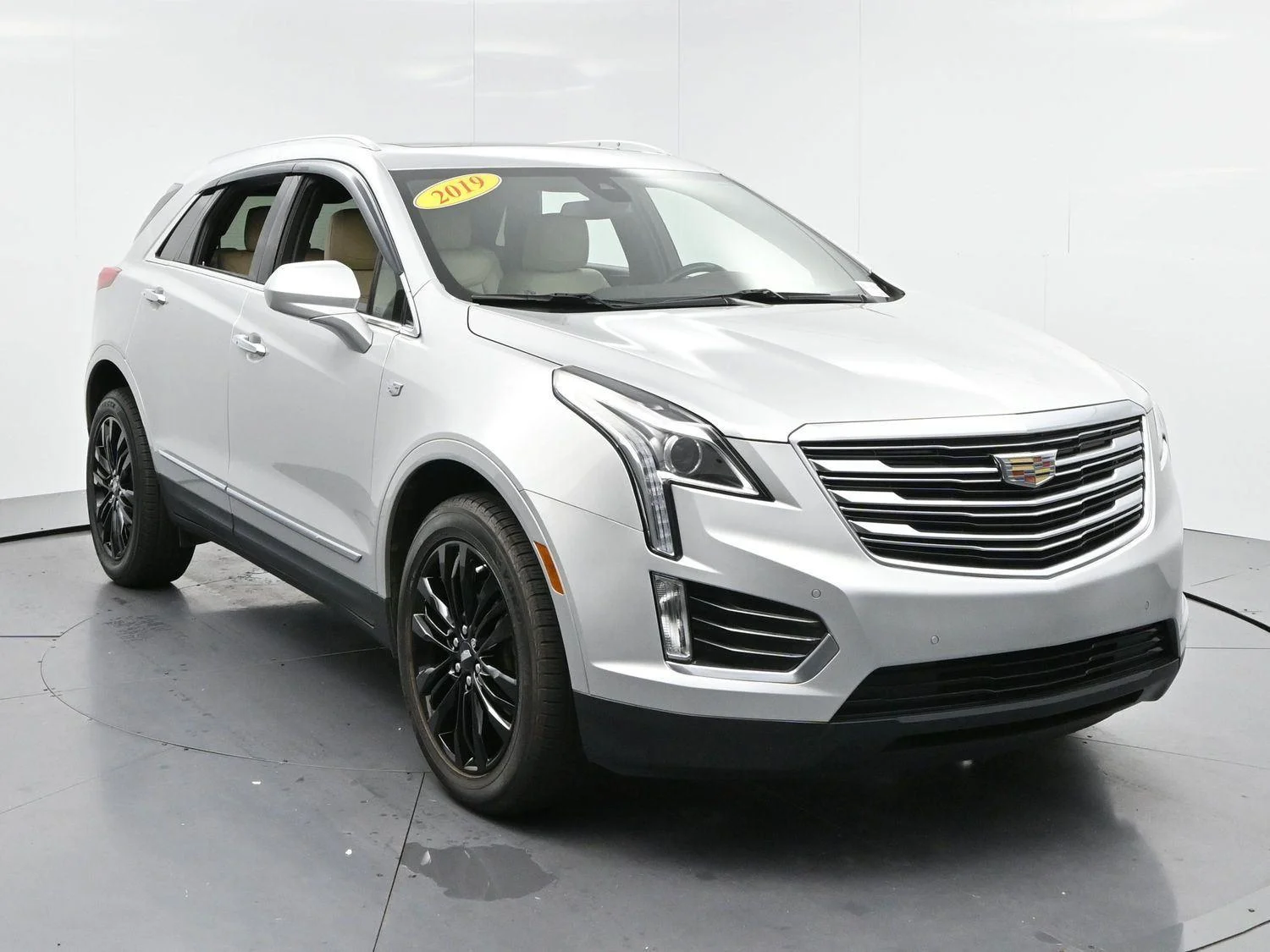 Used 2019 RADIANT SILVER METALLIC Cadillac Luxury FWD image 2