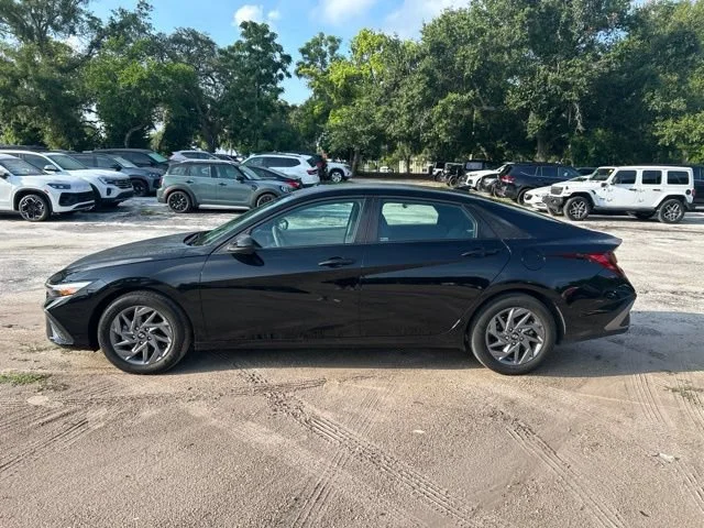 Used 2024 Abyss Black Hyundai SEL image 16