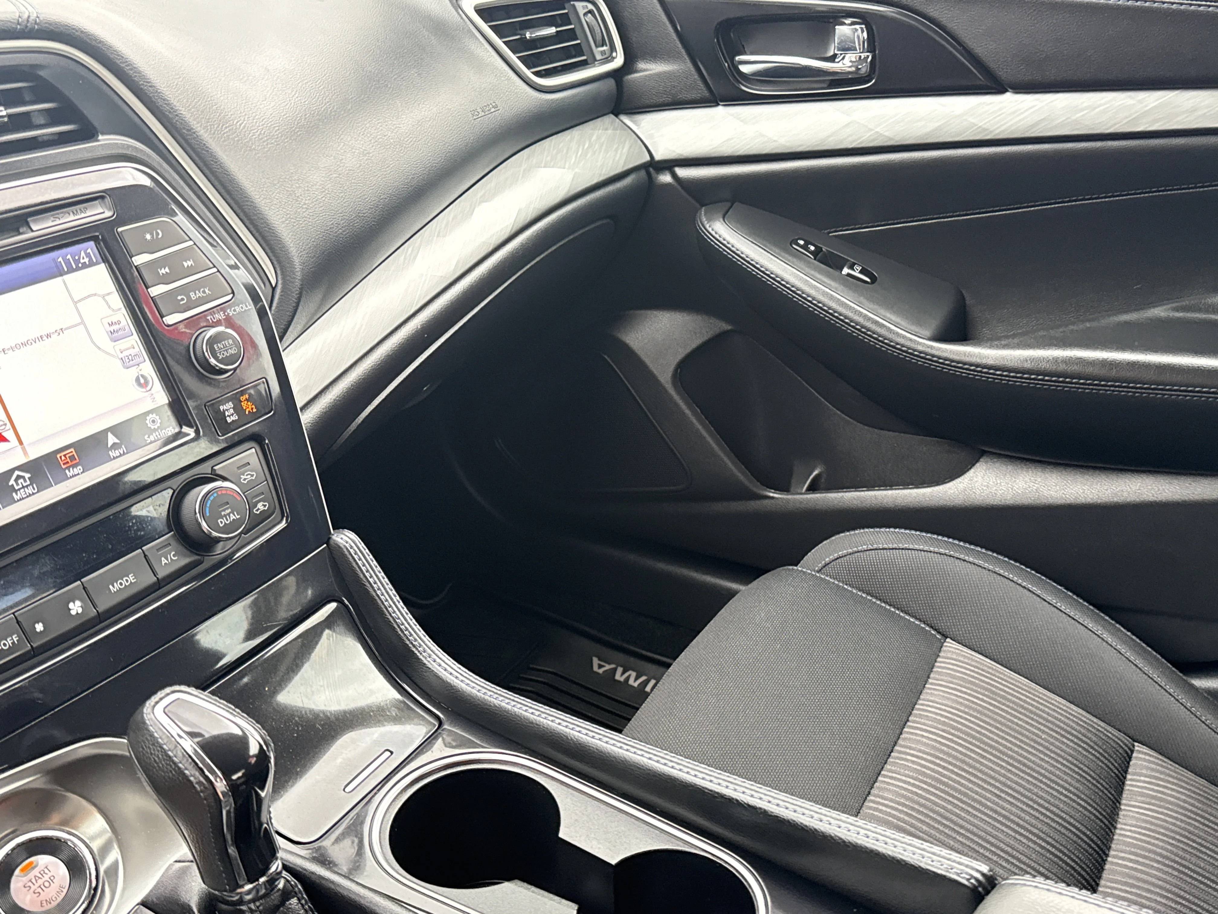 Used 2018 Pearl White Nissan S image 18