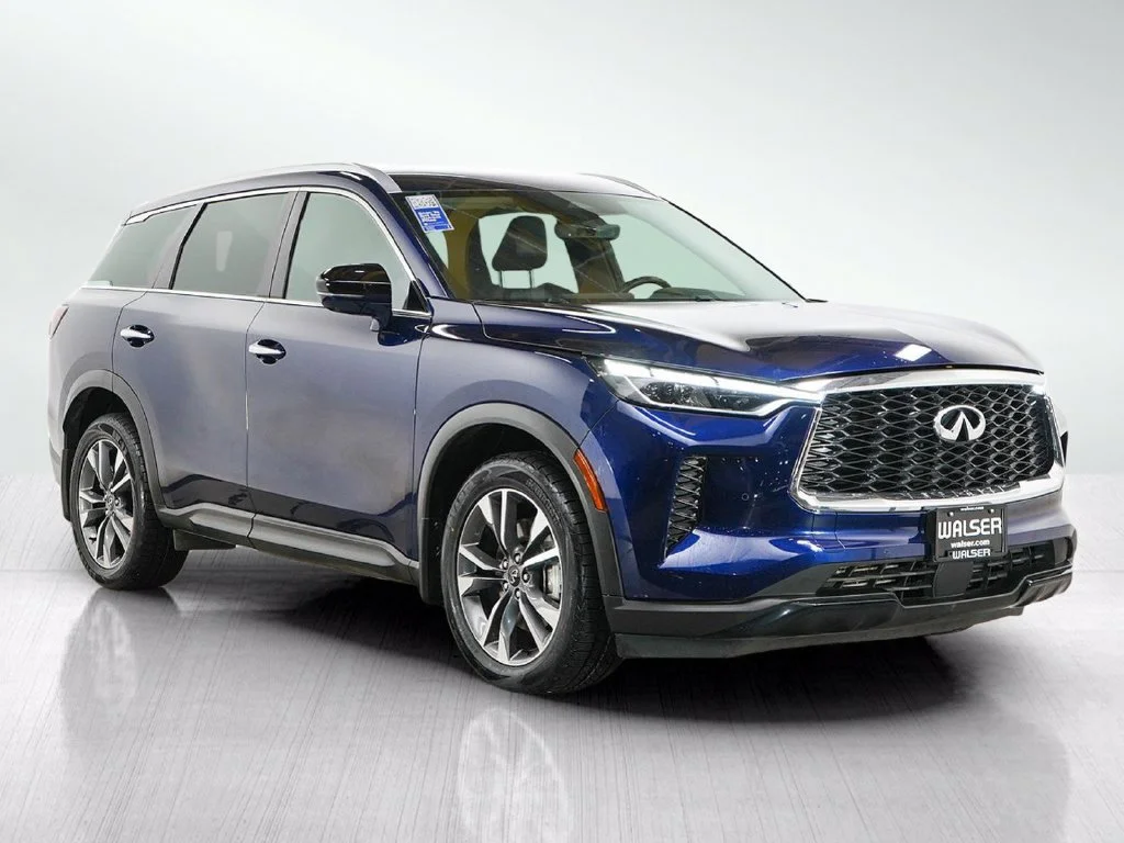 Used 2025 Grand Blue INFINITI LUXE image 9