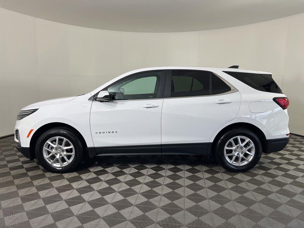 Used 2024 Summit White Chevrolet LT image 27