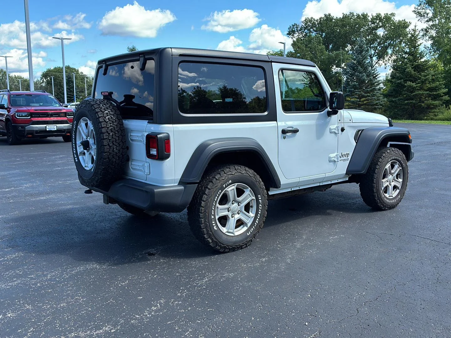 Used 2018 Bright White Clearcoat Jeep Sport S image 25