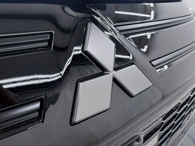 New 2026 Gray Mitsubishi LE image 12