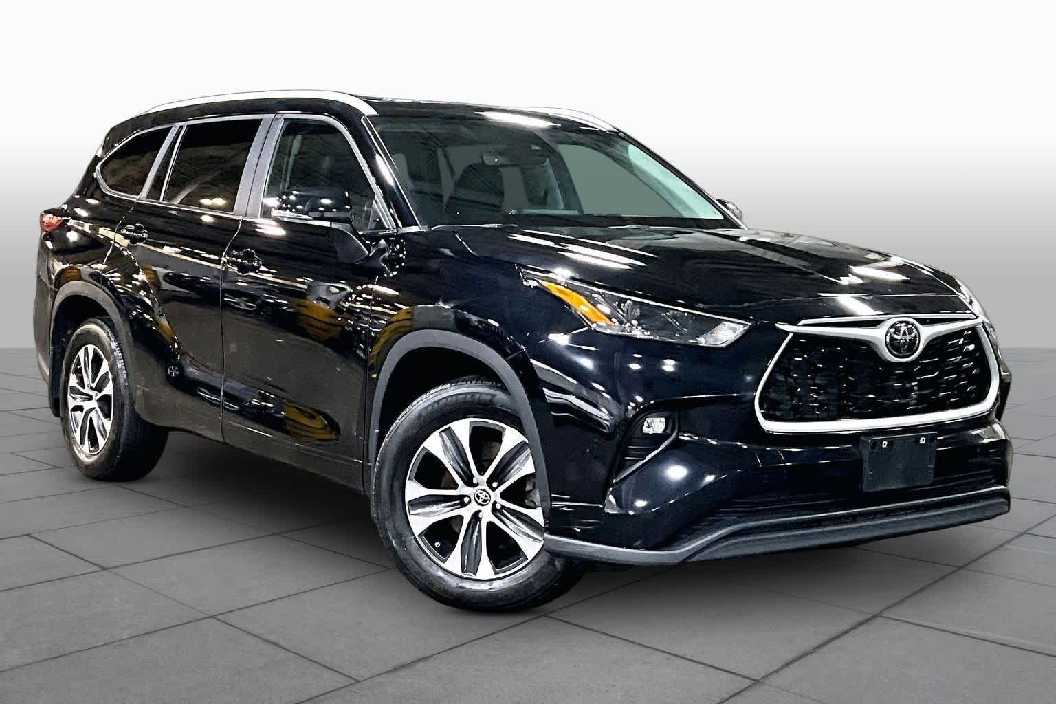 Used 2023 Midnight Black Metallic Toyota XLE image 3