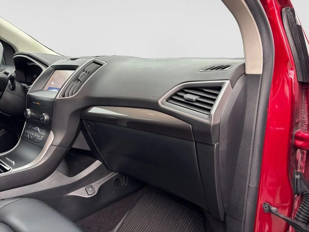 Used 2020 Red Ford SEL image 46