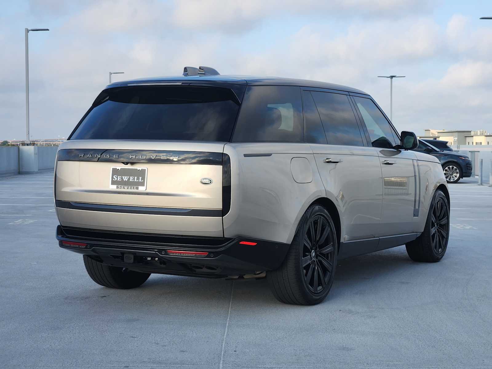2023 Land Rover Range Rover Autobiography photo 4