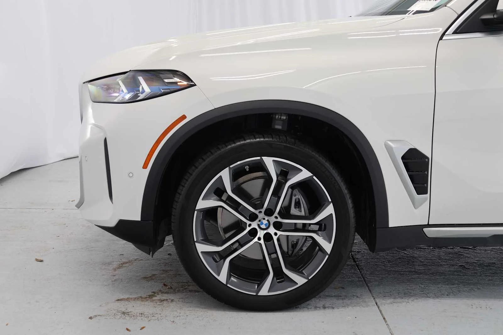 Certified Used 2026 Alpine White BMW sDrive40i image 9