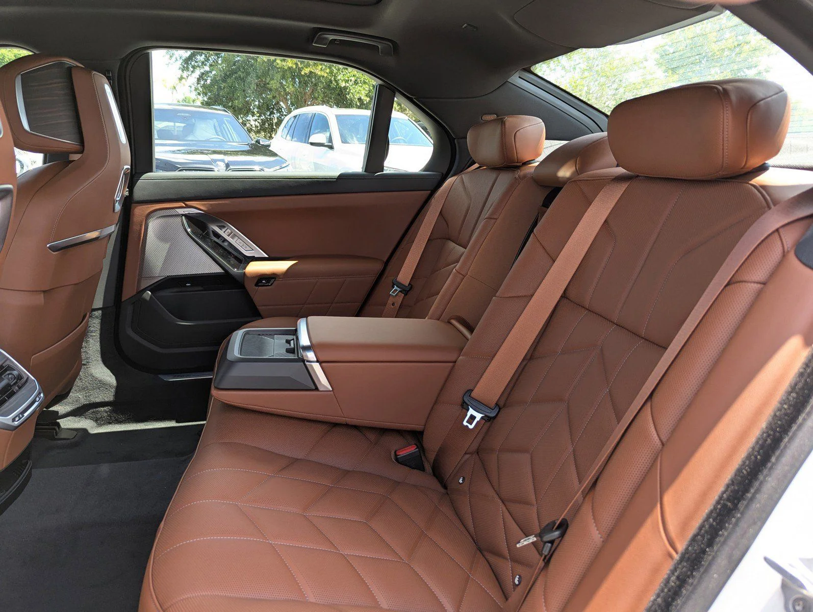 New 2026 Mineral White Metallic BMW 760i xDrive image 17