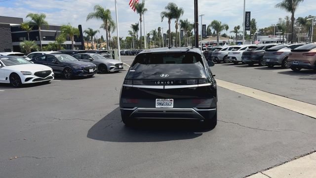 Used 2024 Black Hyundai SE image 7