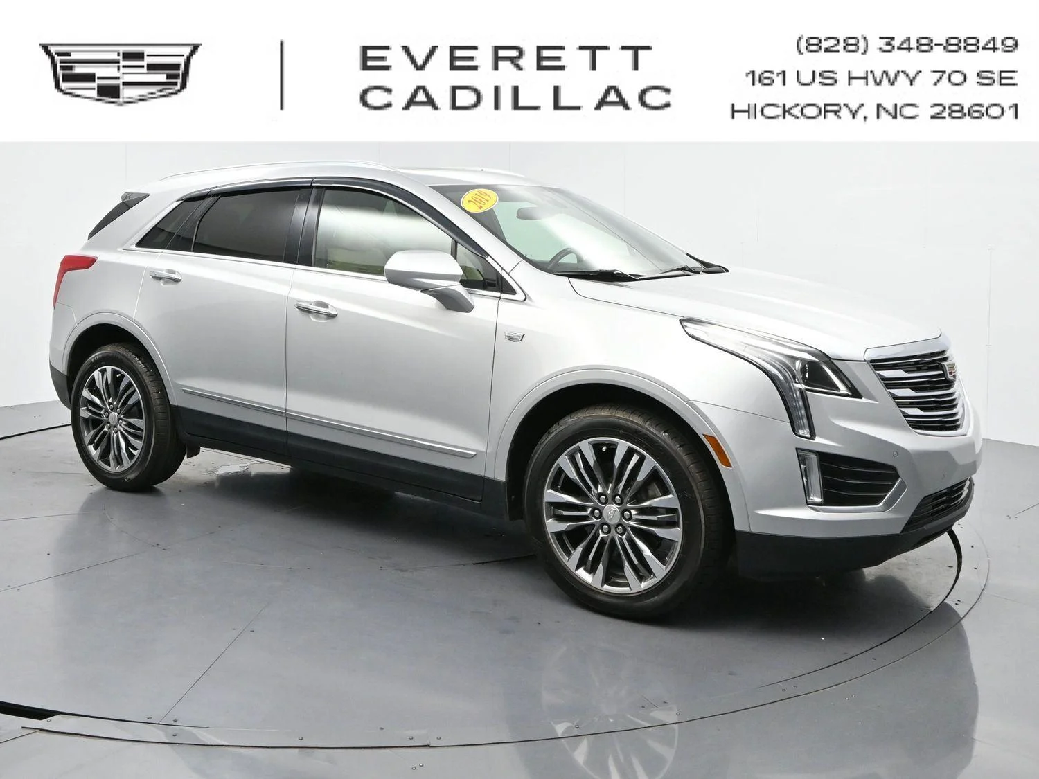 Used 2019 RADIANT SILVER METALLIC Cadillac Luxury FWD image 1