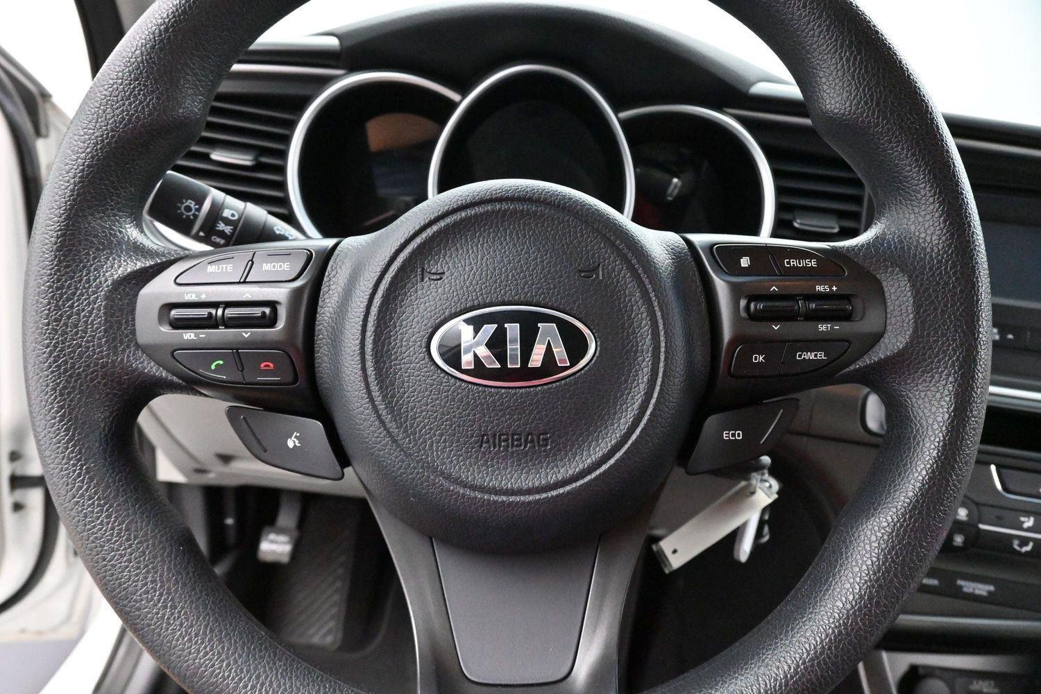 Used 2015 Snow White Pearl Kia LX image 17