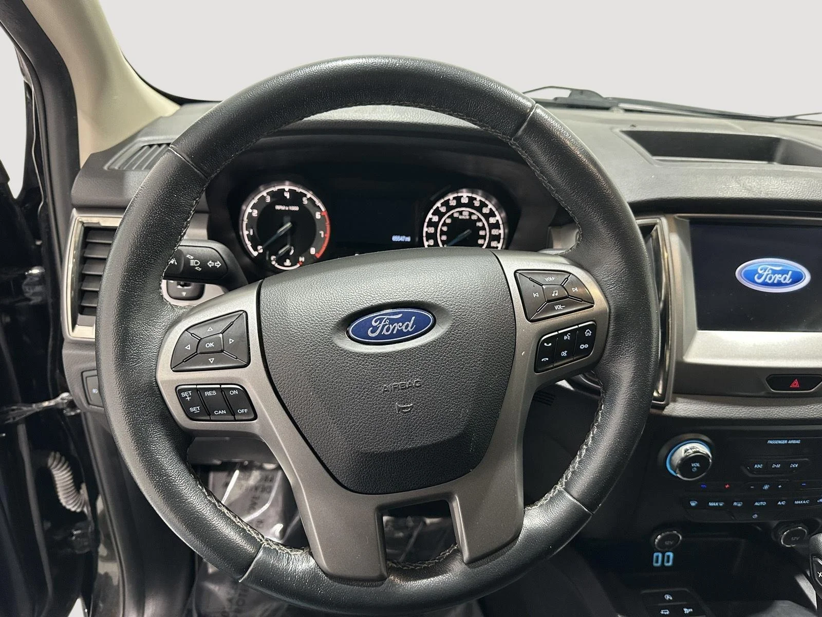 Used 2020 Shadow Black Ford XL image 9