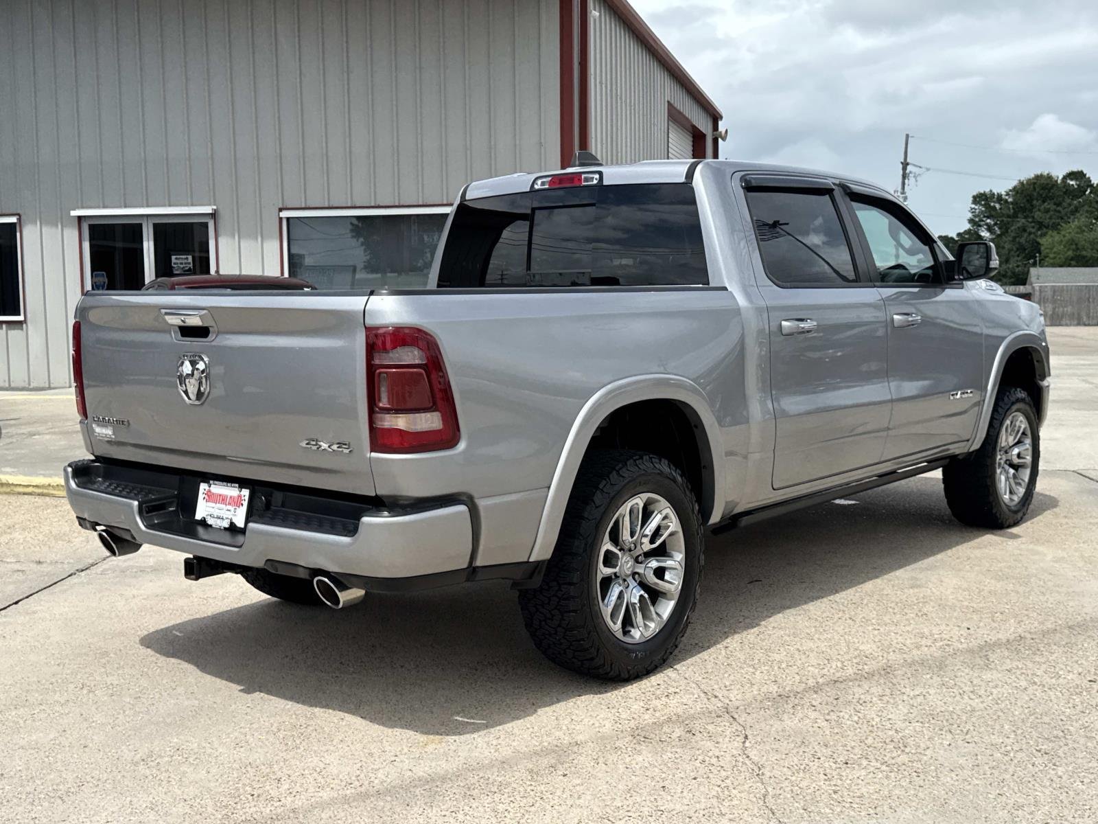 Used 2021 Billet Silver Metallic Clearcoat Ram Laramie image 7
