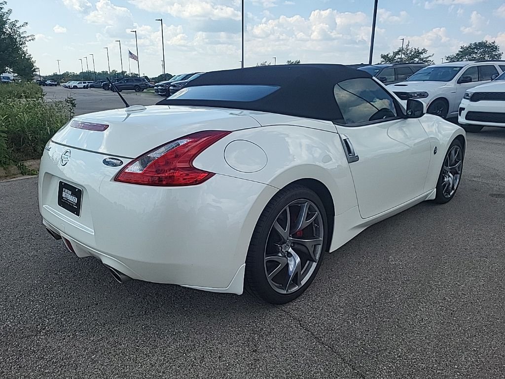 Used 2017 White Nissan Touring Sport image 5