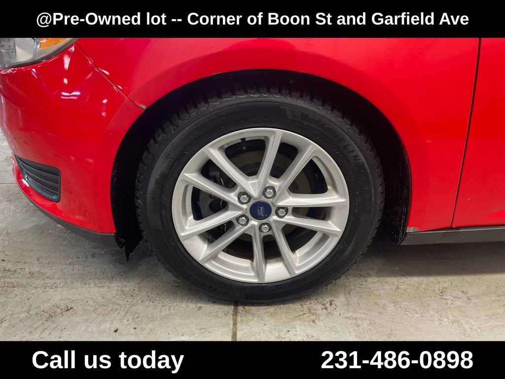 Used 2015 Red Ford SE image 11