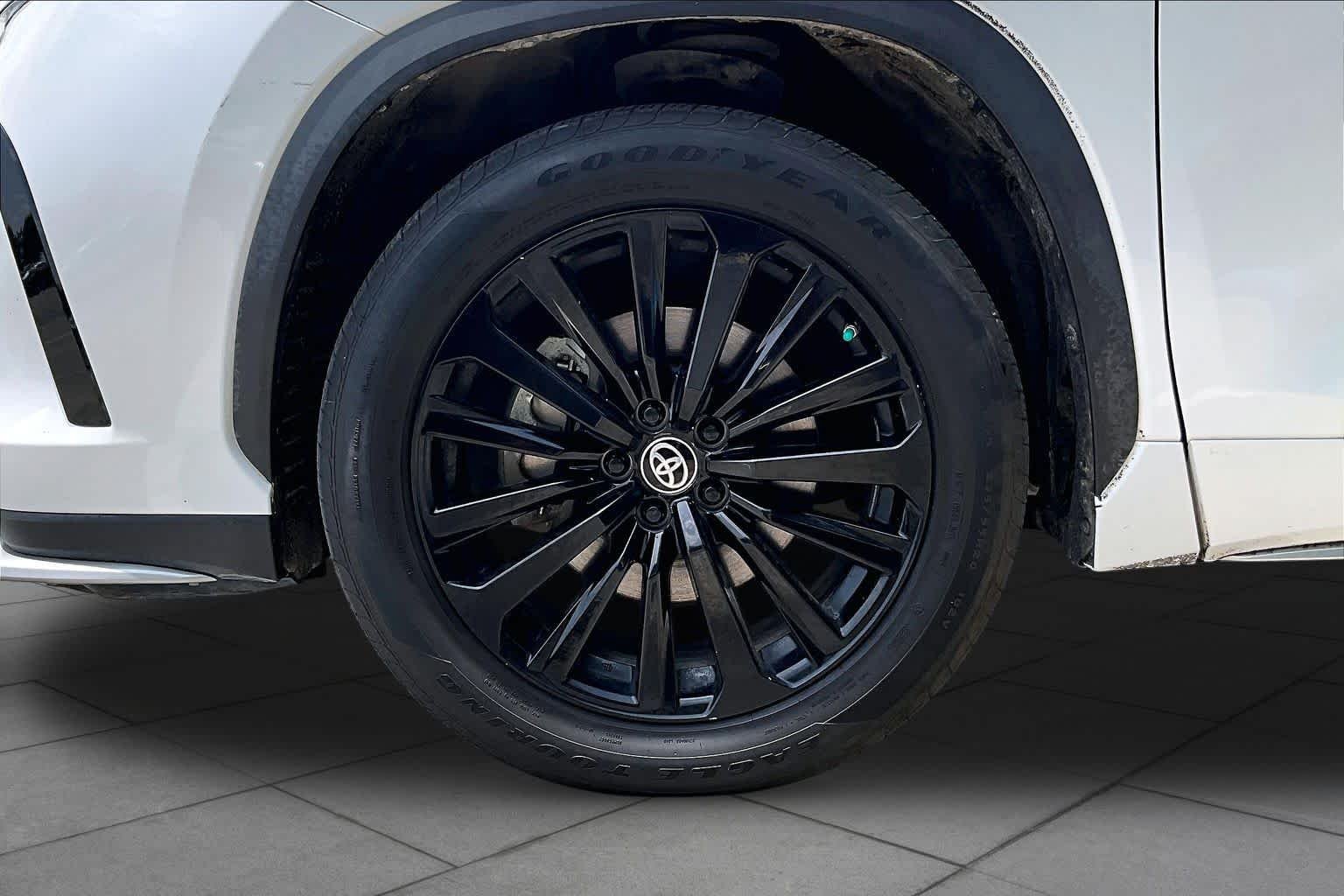Used 2023 Wind Chill Pearl Toyota XSE image 10