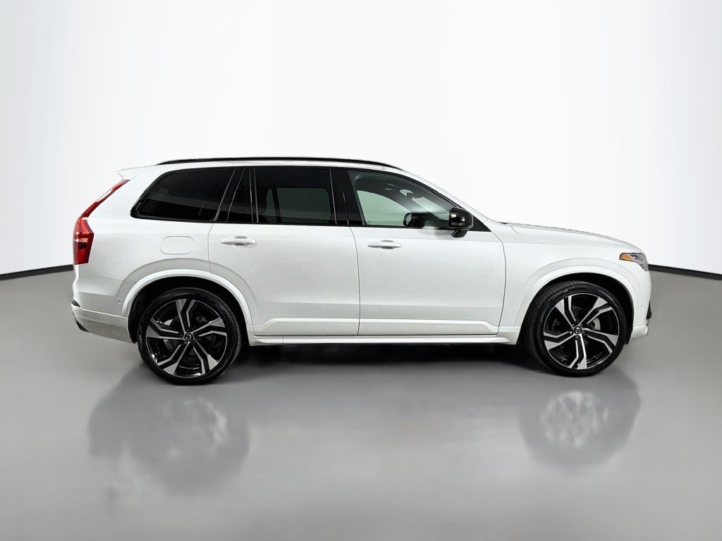 Used 2021 White Volvo T6 R-Design image 4